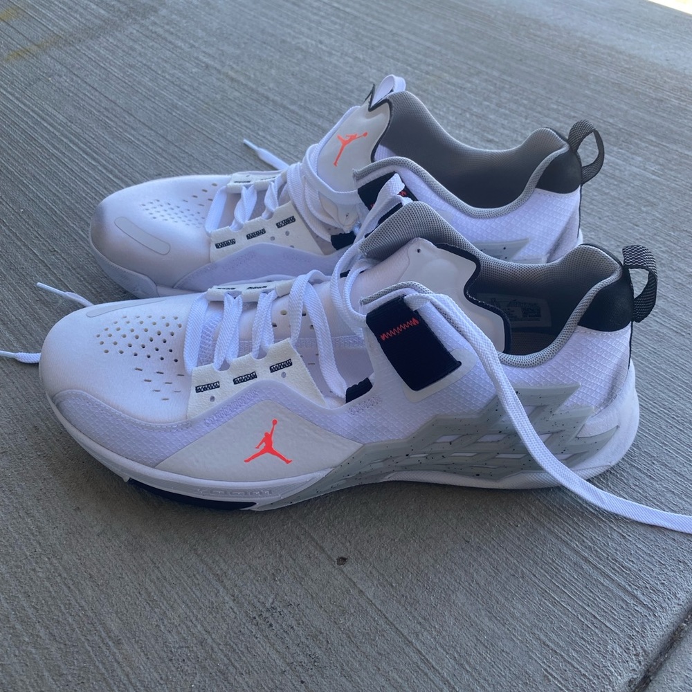 Men’s Nike Shoes Air Jordan Size 11 AV1937-100